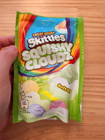 Skittles Squishy Cloudz（Skittles 軟綿雲朵糖）